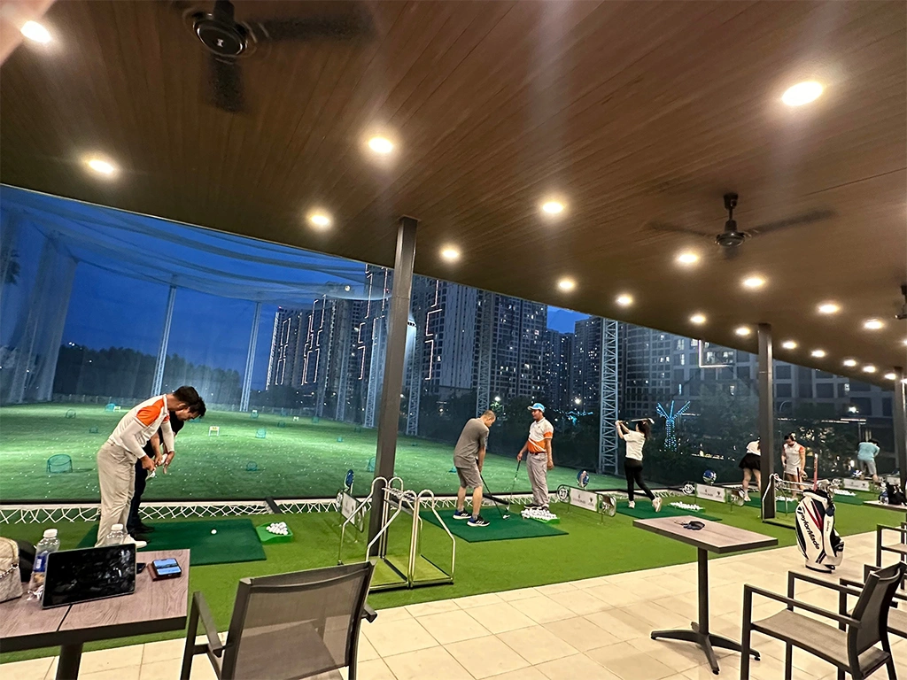 huan luyen vien dang huong dan hoc vien